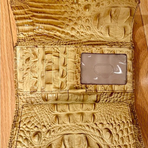 Tan Brahmin full size wallet great condition
7.75”x4.5” - Picture 2 of 3